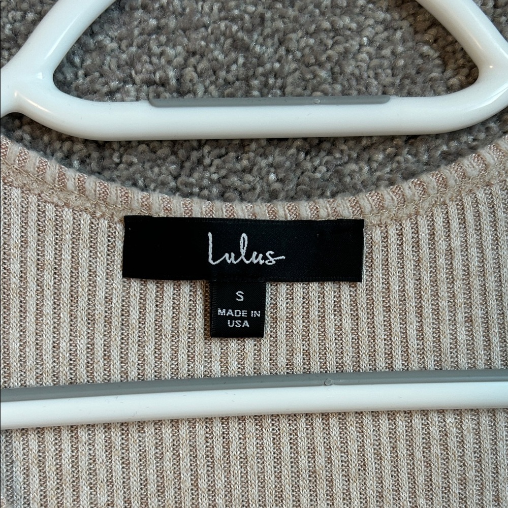 3/15$ 🛍️ Lulu's Beige Ribbed Knit Crop Top - Picture 4 of 6